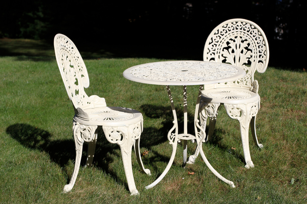 Step-by-Step Guide to Painting Outdoor Metal Furniture
